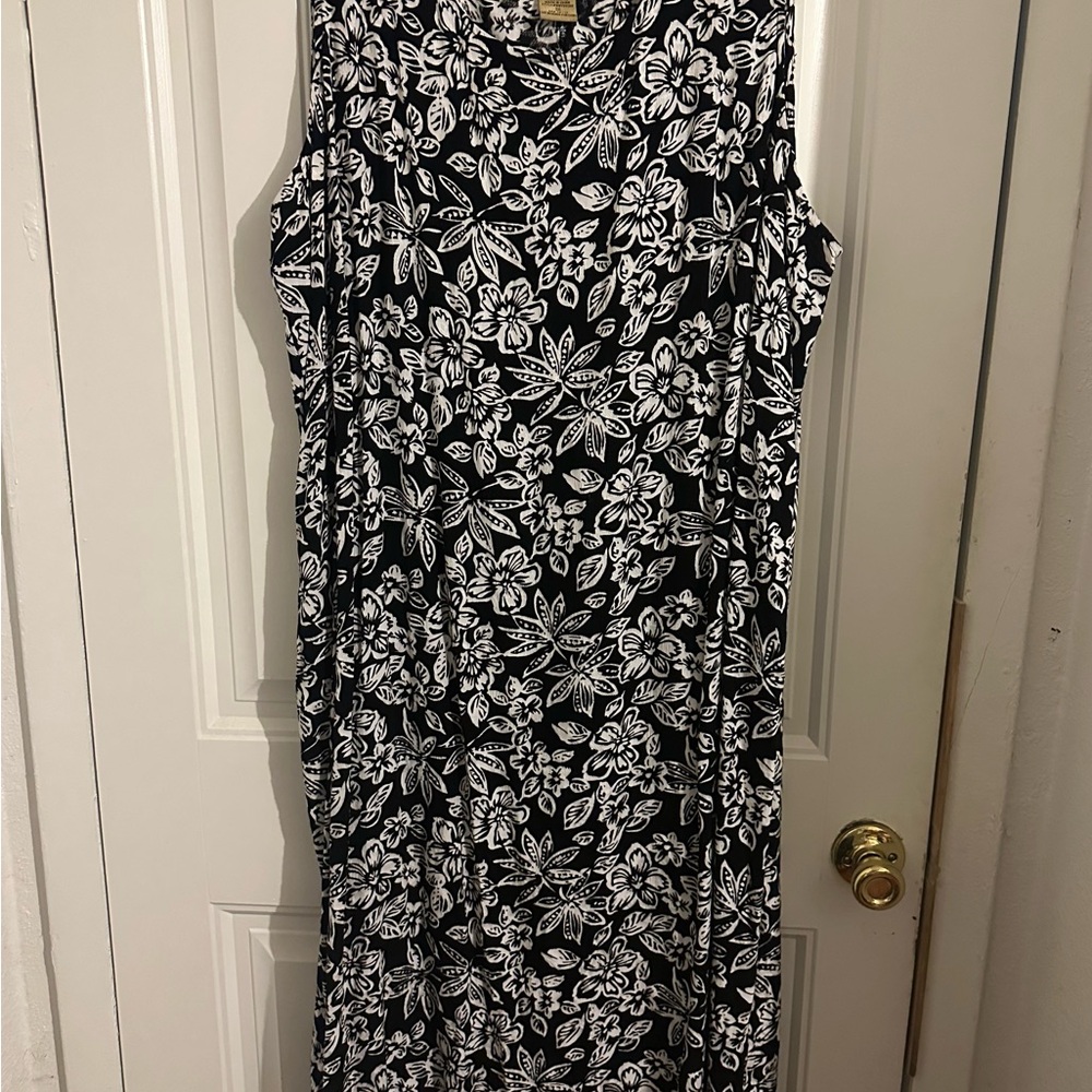 Floral Black and White Sleeveless Dress